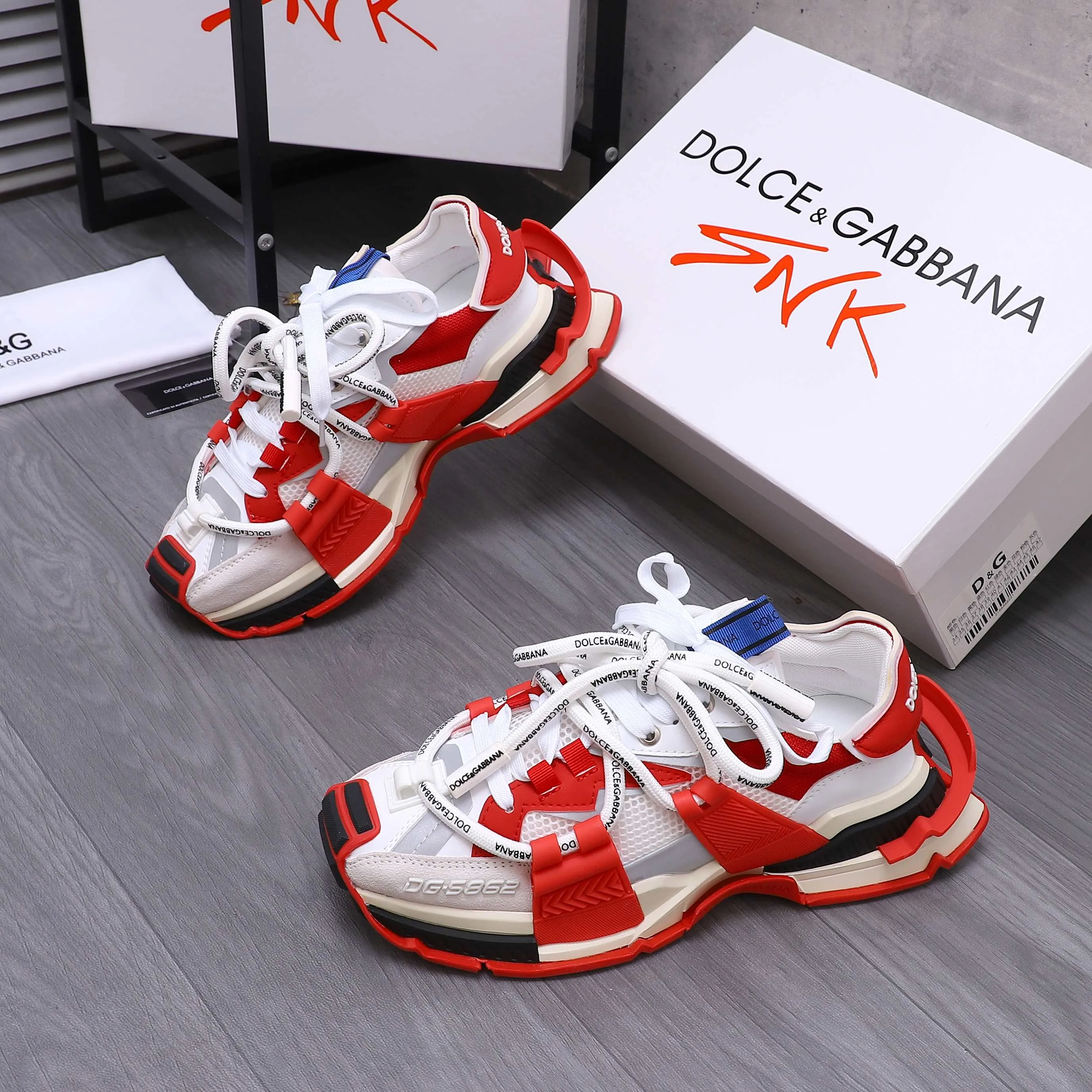 Men's shoes 💰660 Product trademark: DG (Dolce & Gabbana) casual shoes for couples. Regular size: 35-46 (45.46 is custom-made and non-returnable) Product materials: Selected cowhide stitching mesh upper, mesh lining, cowhide insole, original outsole